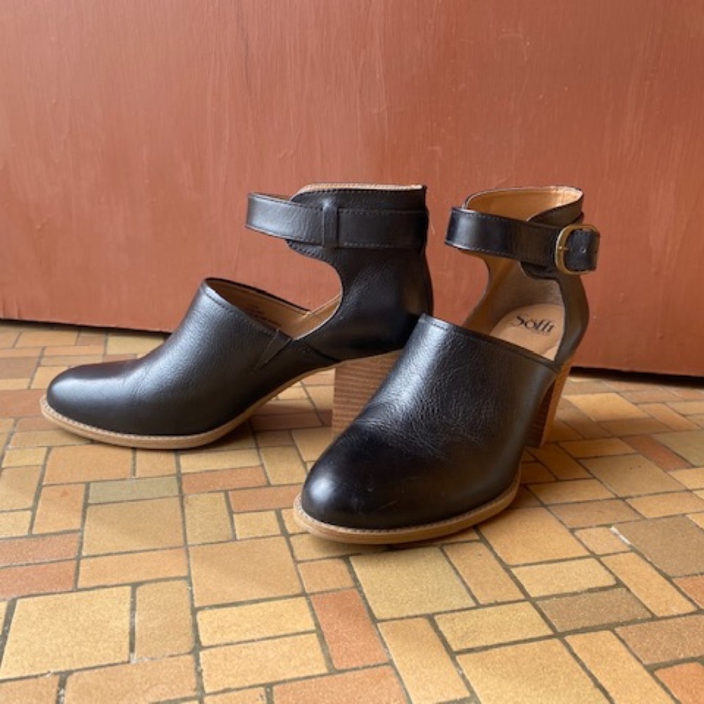 Sofft Heels with Strap 9.5